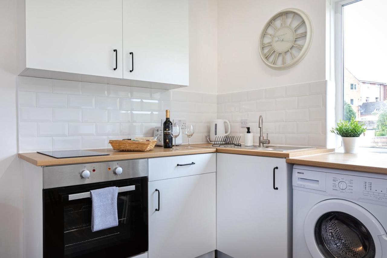 Modern 1-Bedroom Apartment, Beach 5-Min Walk, Free Parking Weymouth Dış mekan fotoğraf